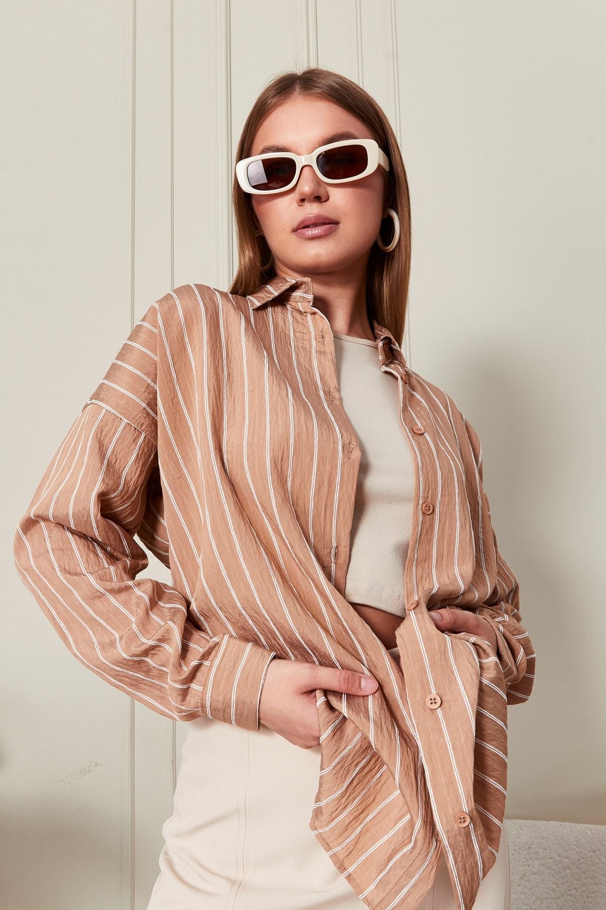 Bej Çizgili Over Fit Her Mevsime Uygun Kadın Gömlek