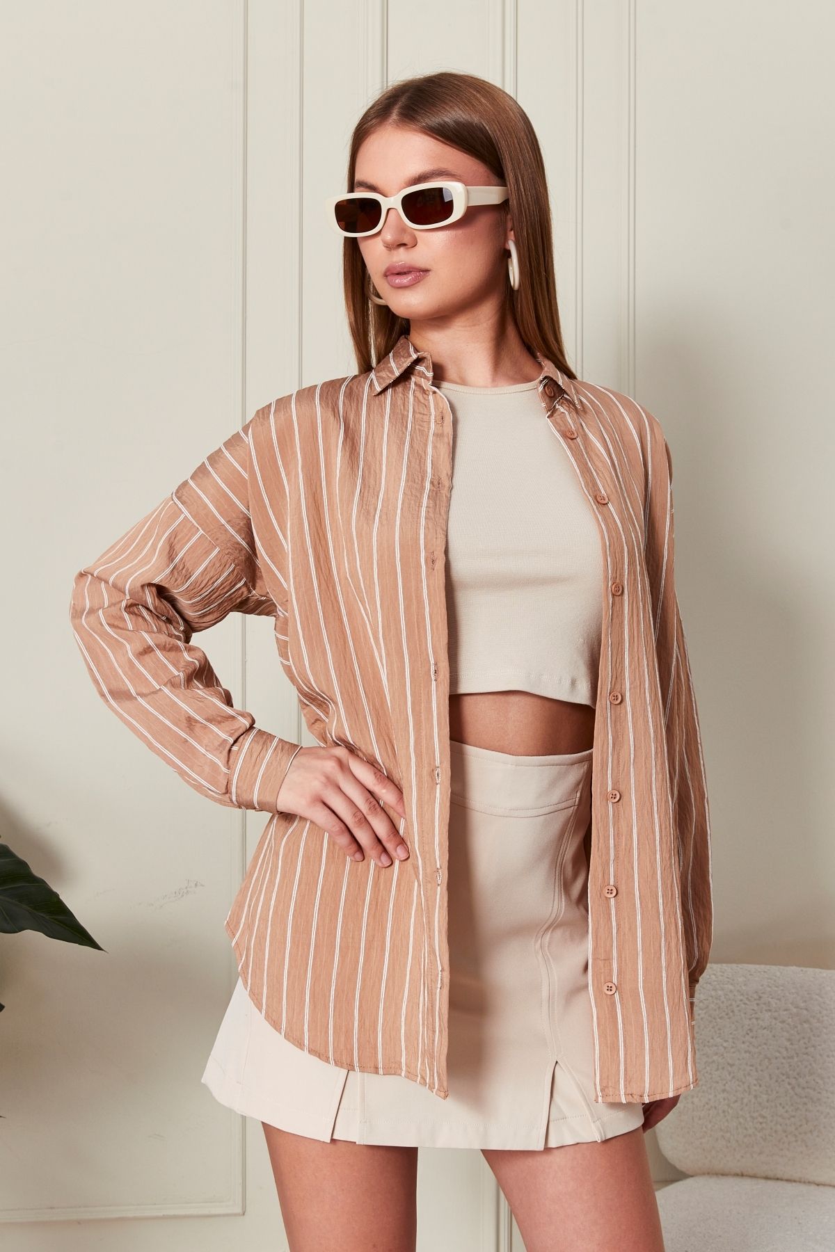 Bej Çizgili Over Fit Her Mevsime Uygun Kadın Gömlek