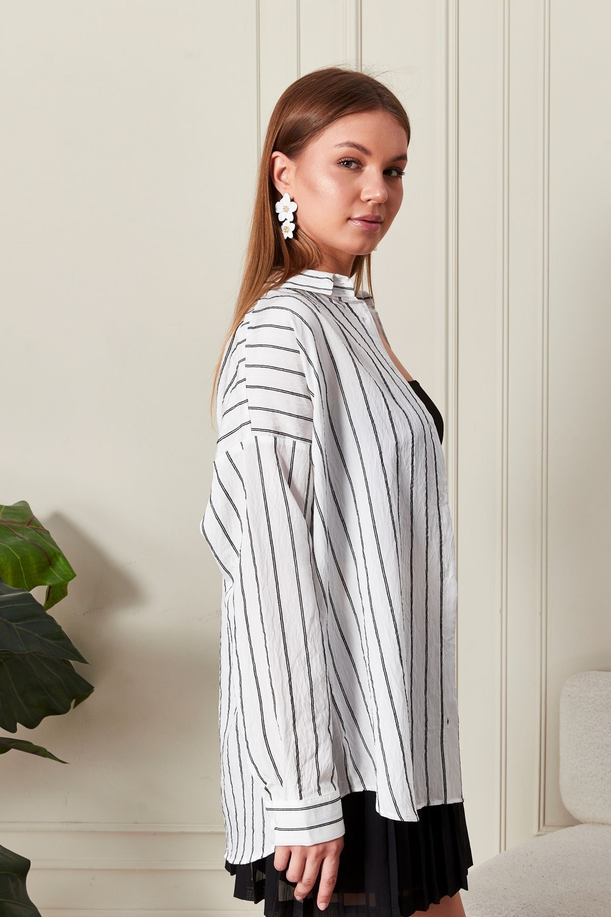 Beyaz Çizgili Over Fit Her Mevsime Uygun Kadın Gömlek