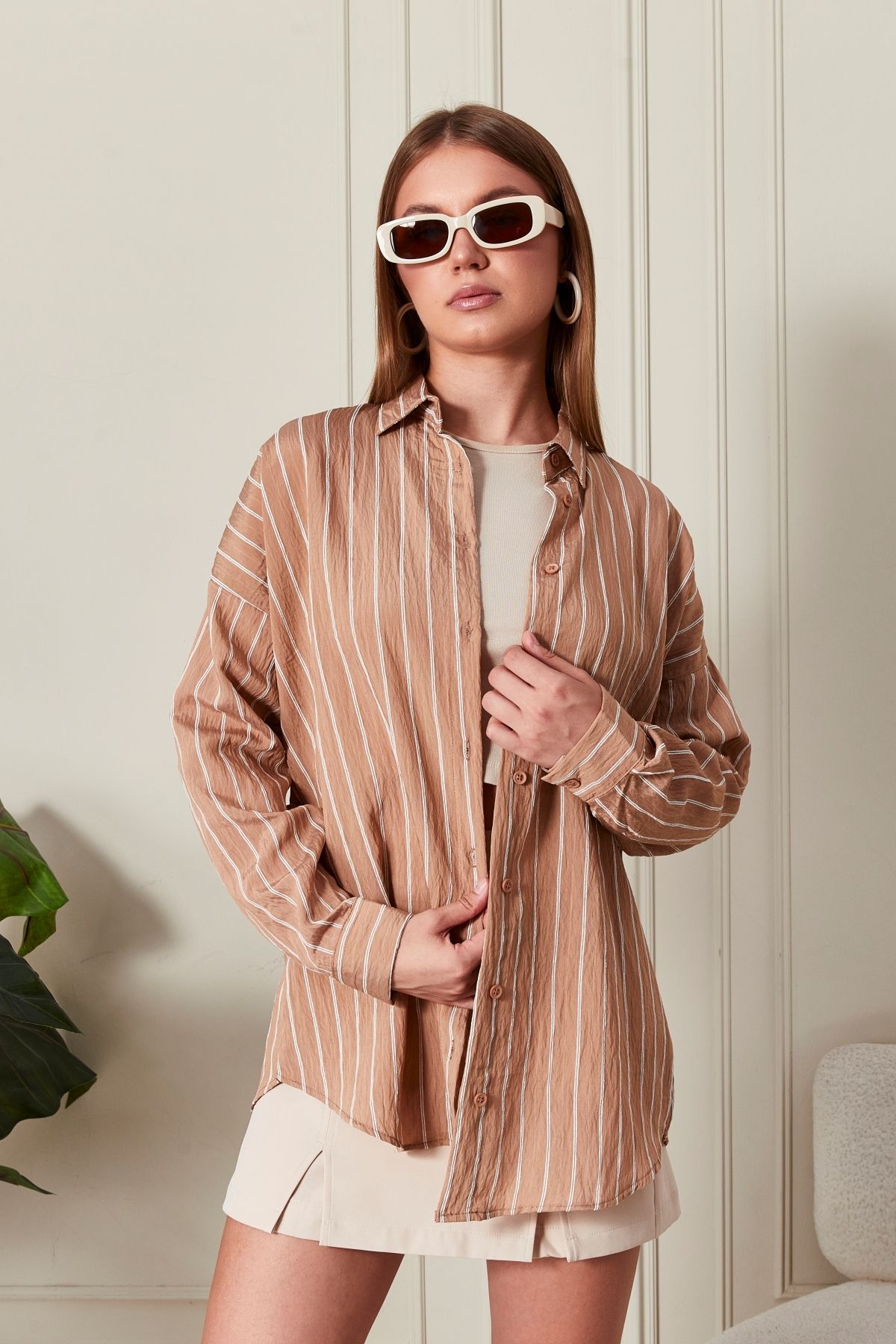 Bej Çizgili Over Fit Her Mevsime Uygun Kadın Gömlek
