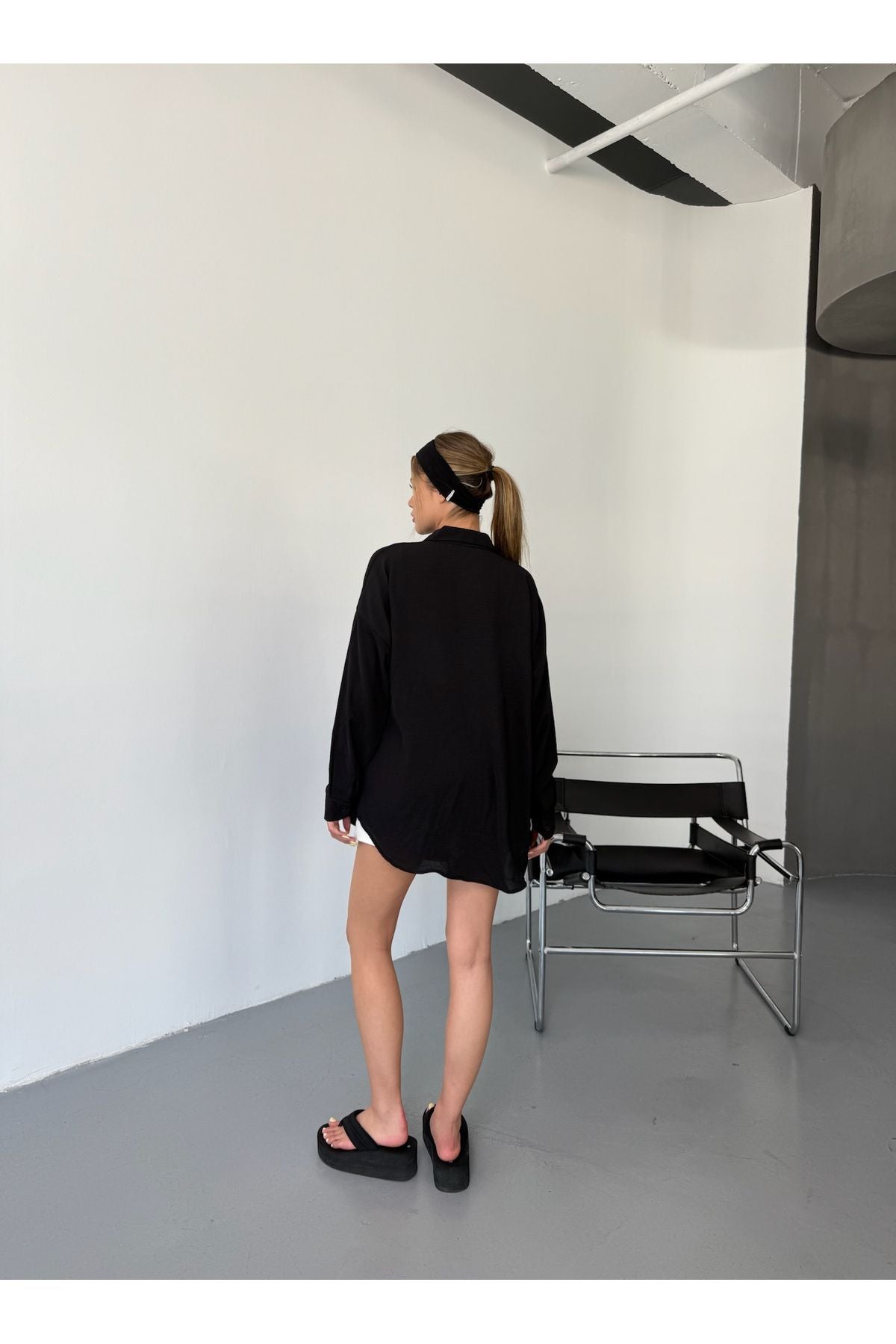 Kadın Siyah Oversize Keten Ayrobin Gömlek